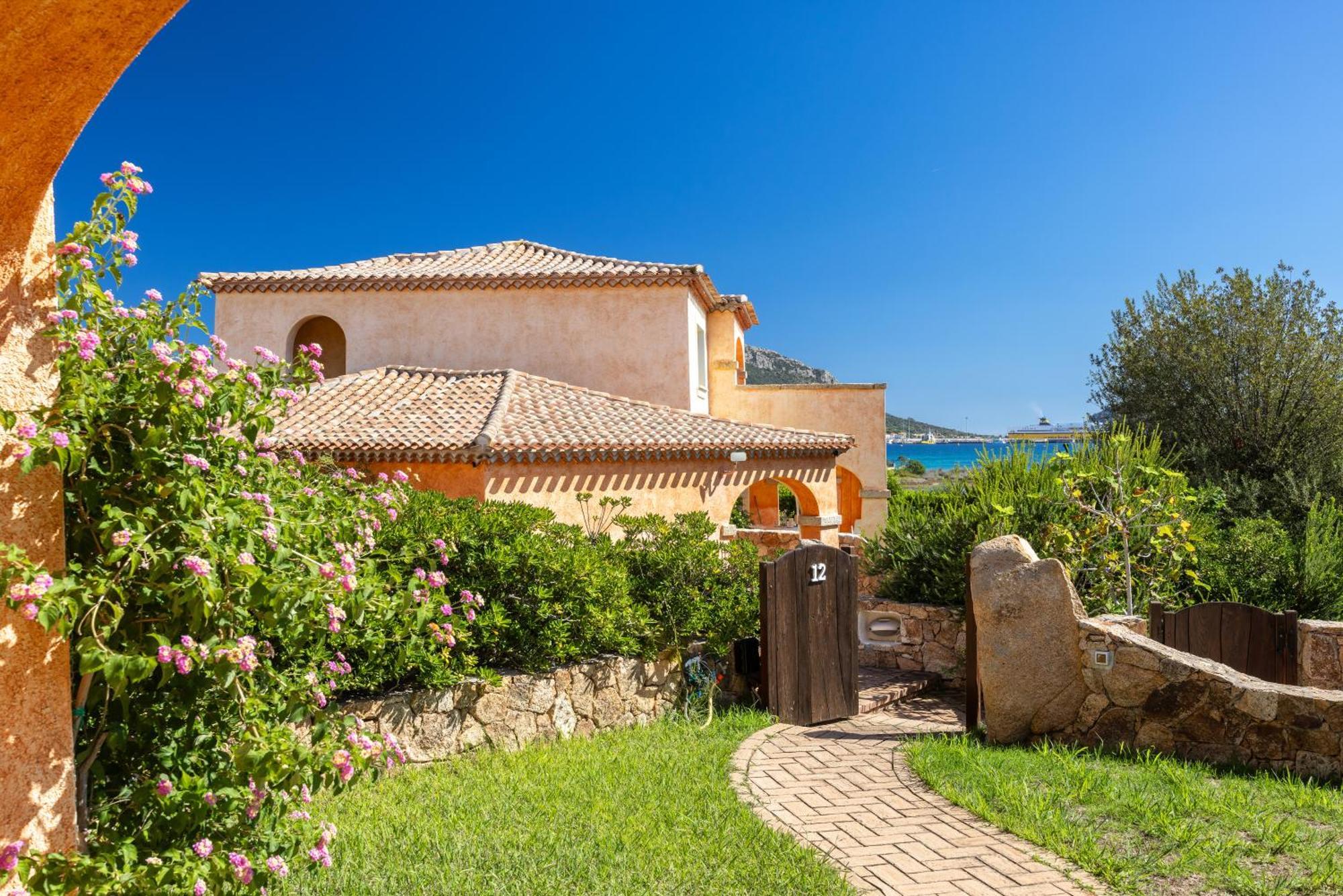 Le Perle Di Golfo Aranci Villa Exterior photo